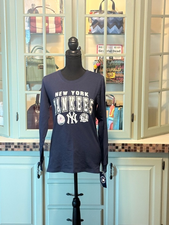 Genuine Merchandise Other - Genuine Merchandise New York Yankees Long Sleeve Tee - Navy